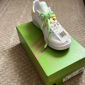 NWT Tinker Bell Adidas Stan Smith Sneakers - Womens 10 (UK 8.5))